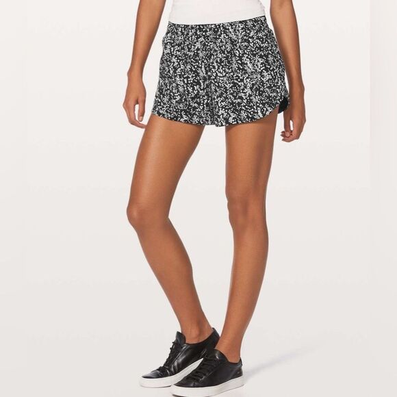 Lululemon shorts - Picture 1 of 9